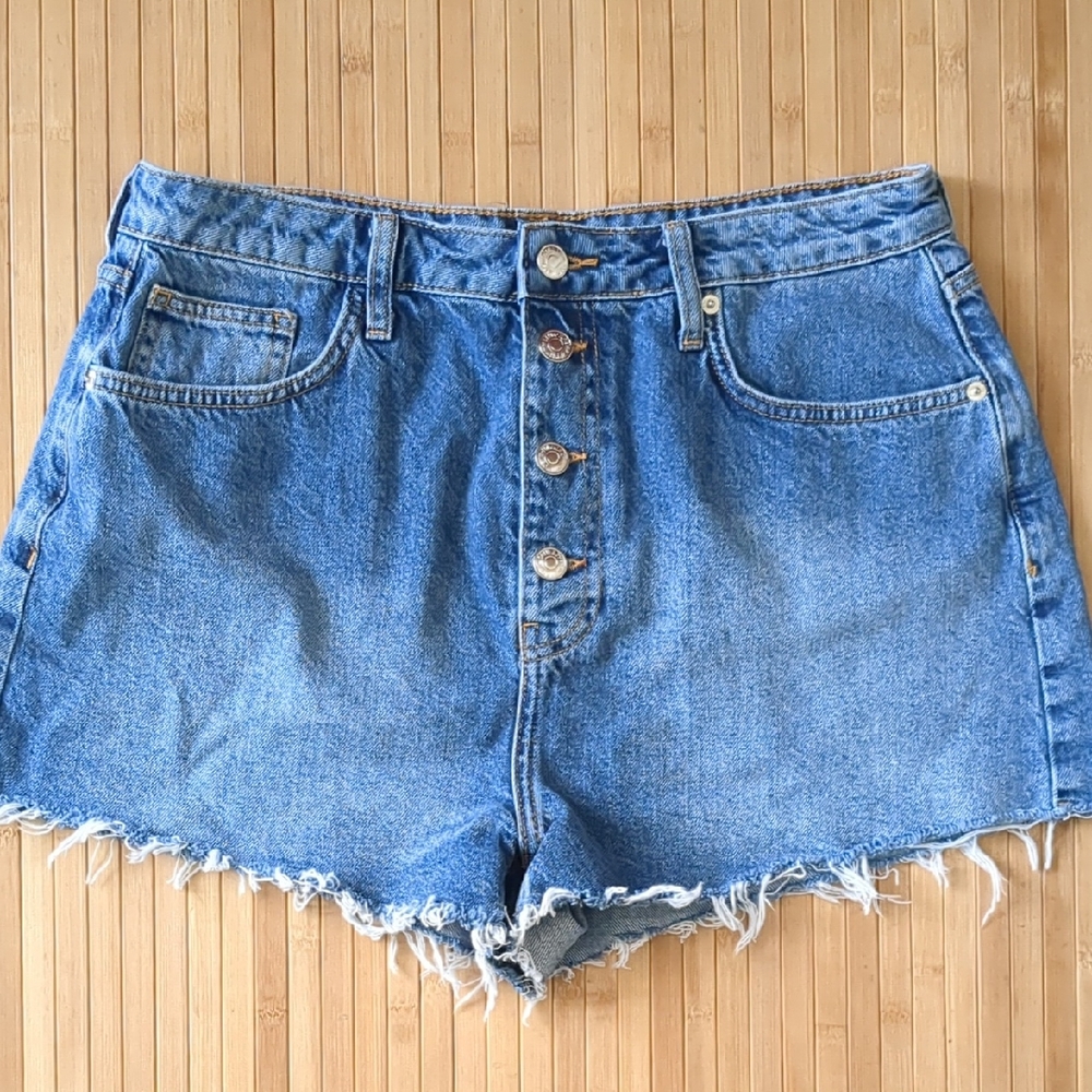 Forever 21 Classic Blue Jean Frayed Hem Shorts, Size 31, Size 12